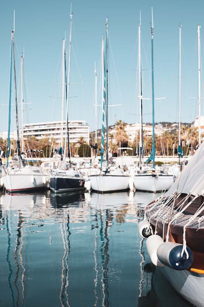 Yates amarrados en la marina - STM Náutica